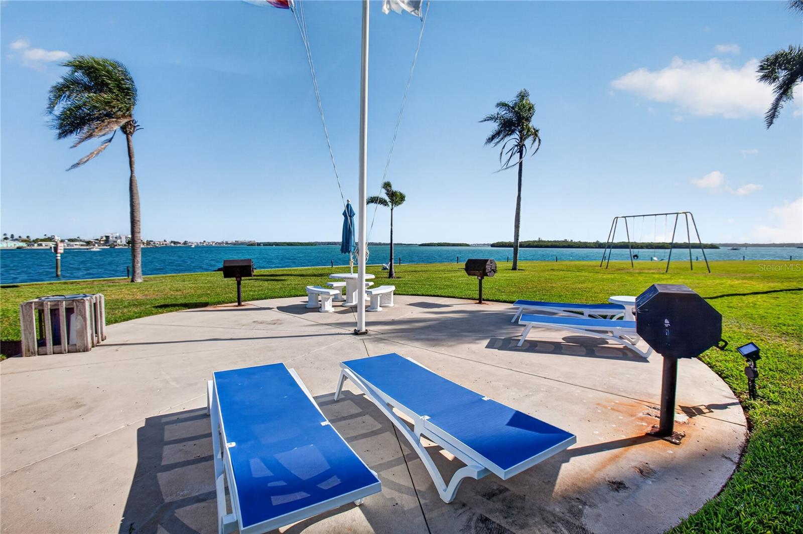 Image 18 of 22 For 1 Key Capri  103e