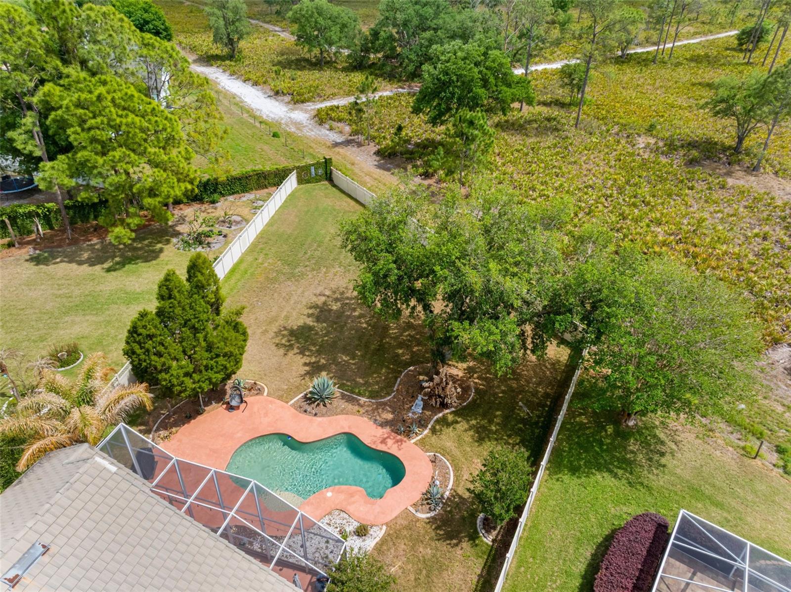 Listing photo id 33 for 17648 Nathans Drive