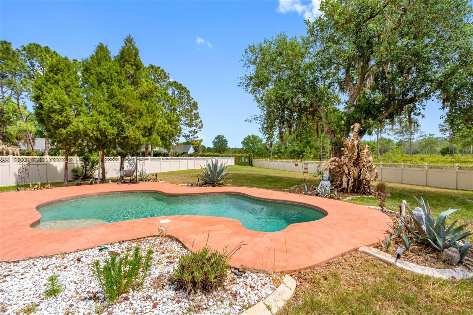 Listing photo id 40 for 17648 Nathans Drive