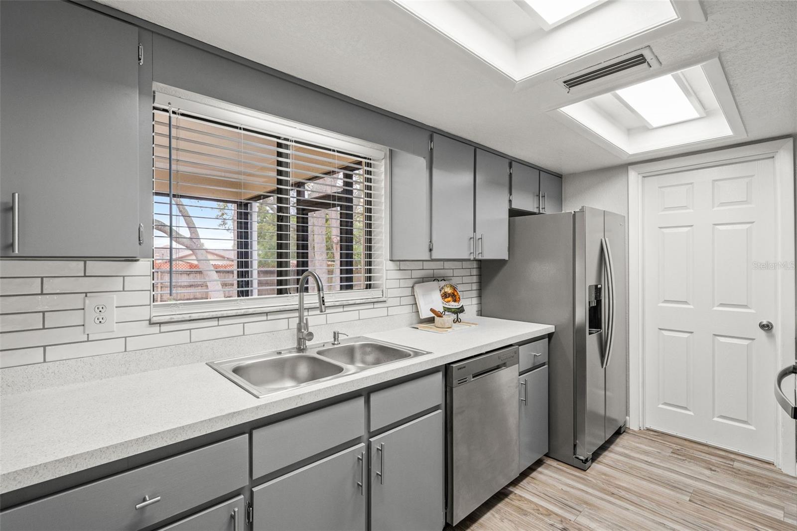 Image 11 of 34 For 10444 Keystone Street