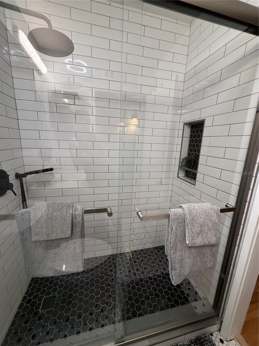 Image 22 of 33 For 6919 Place De La Paix 6919