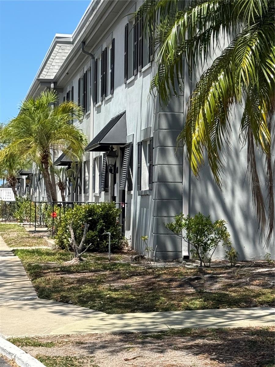 Image 3 of 33 For 6919 Place De La Paix 6919