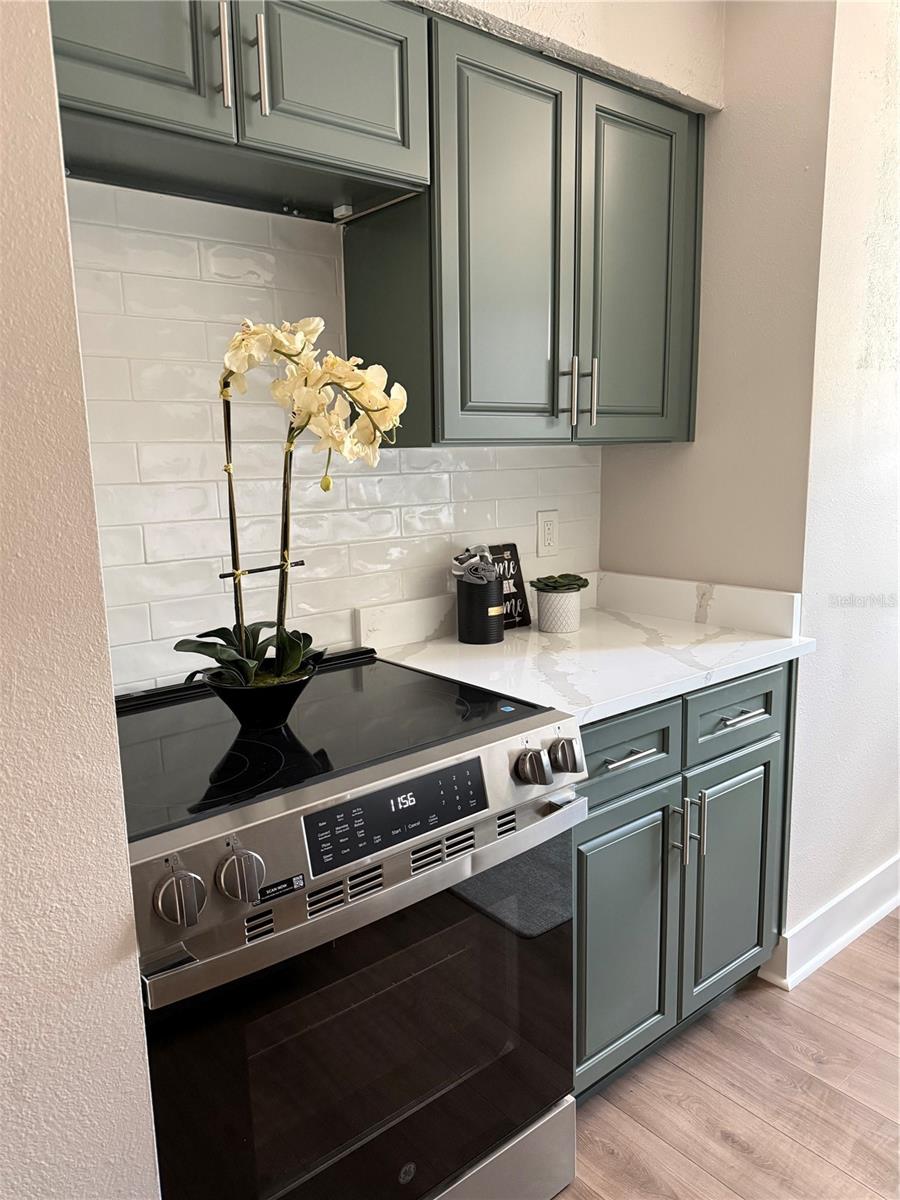 Image 4 of 33 For 6919 Place De La Paix 6919