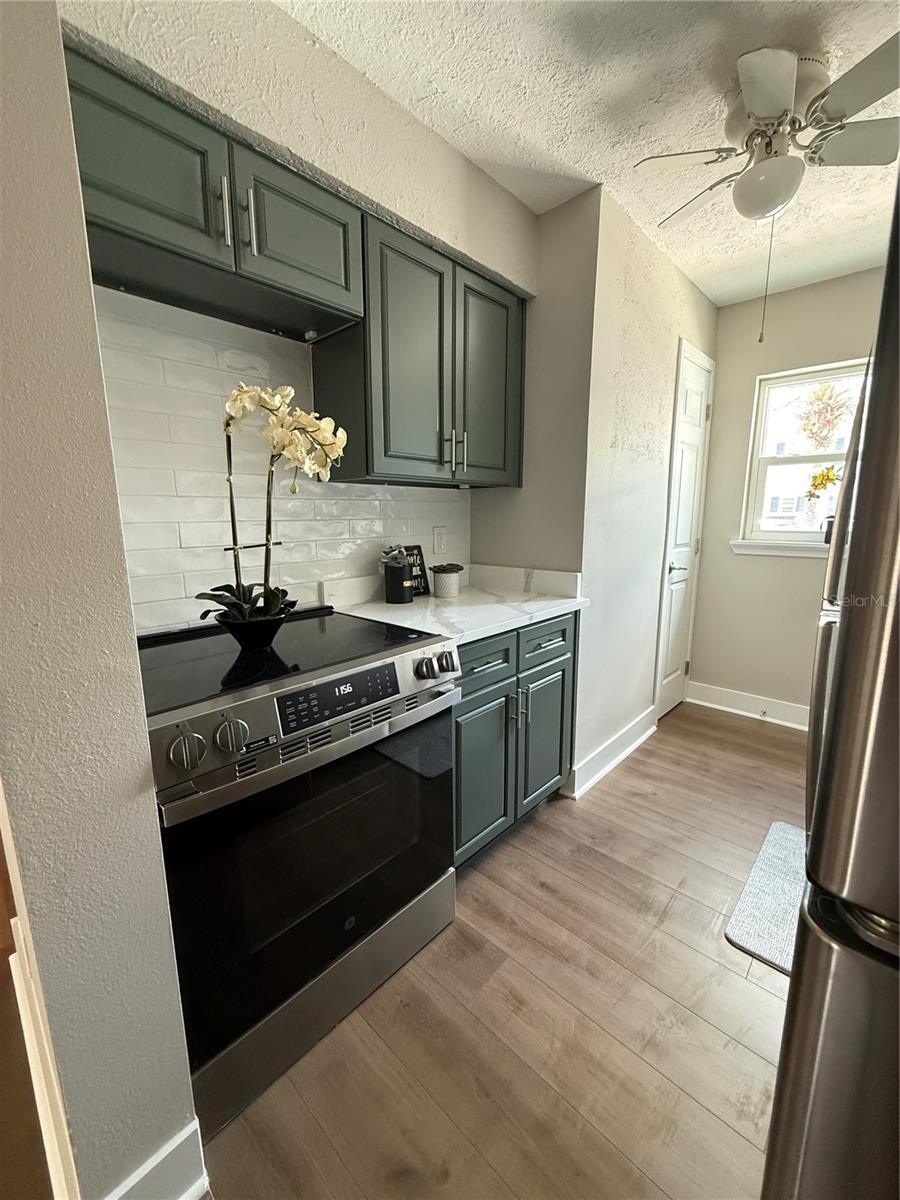 Image 5 of 33 For 6919 Place De La Paix 6919