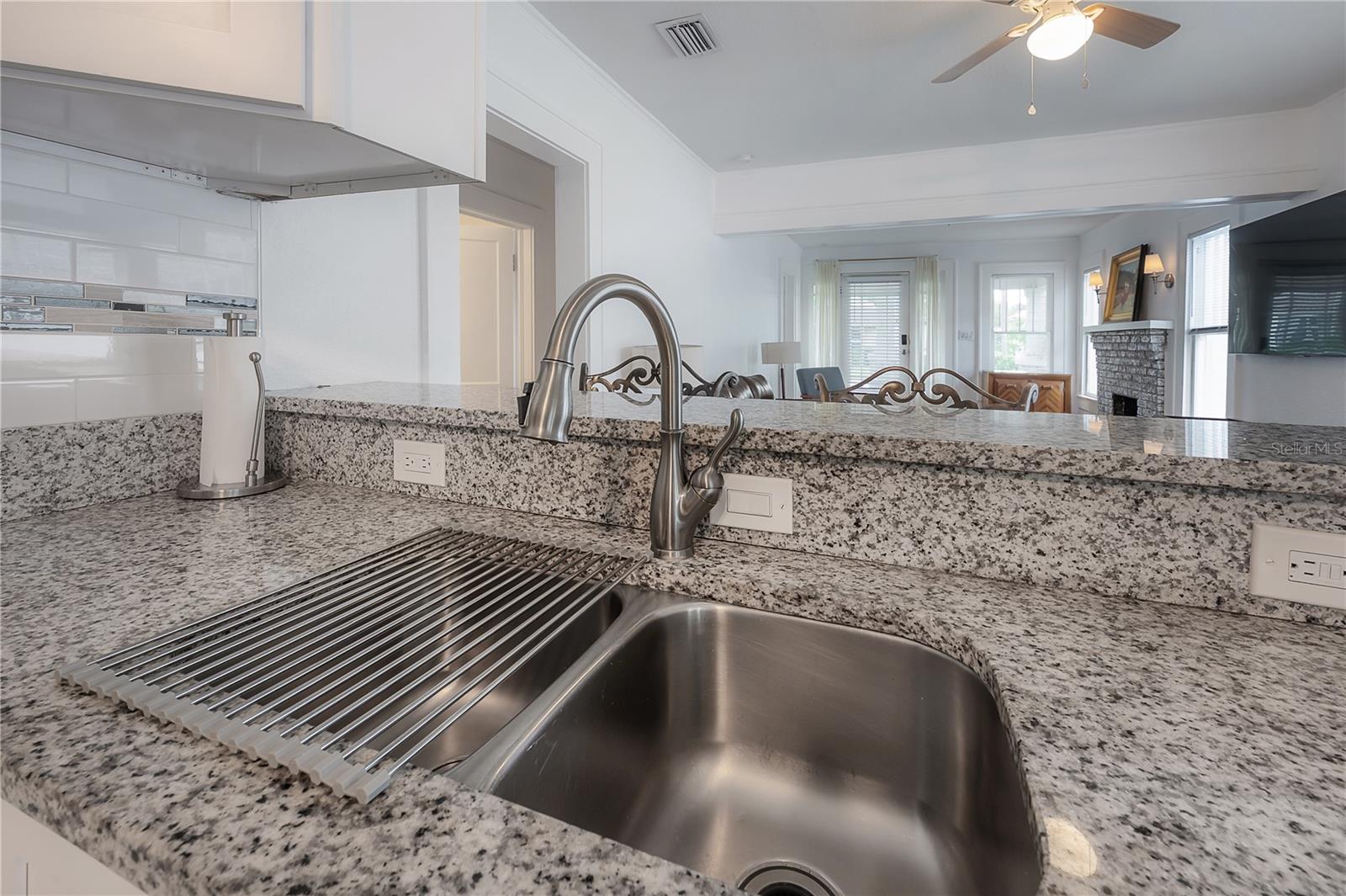 Image 10 of 18 For 207 Hiawatha Street