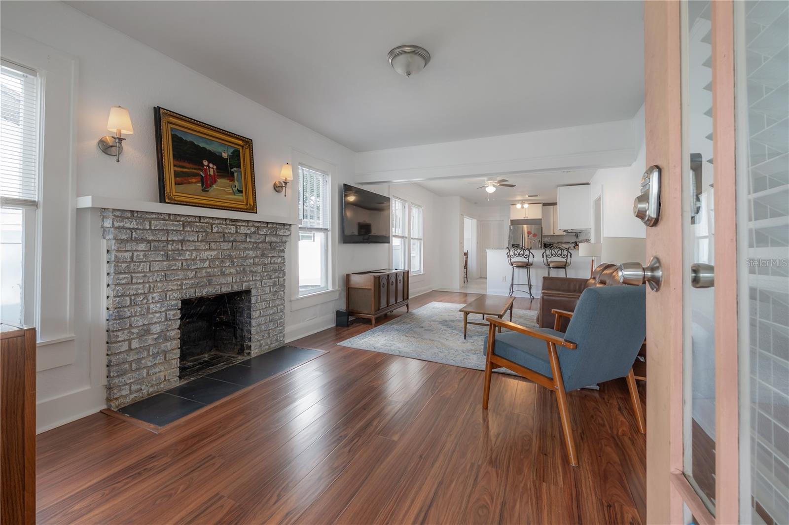 Image 2 of 18 For 207 Hiawatha Street