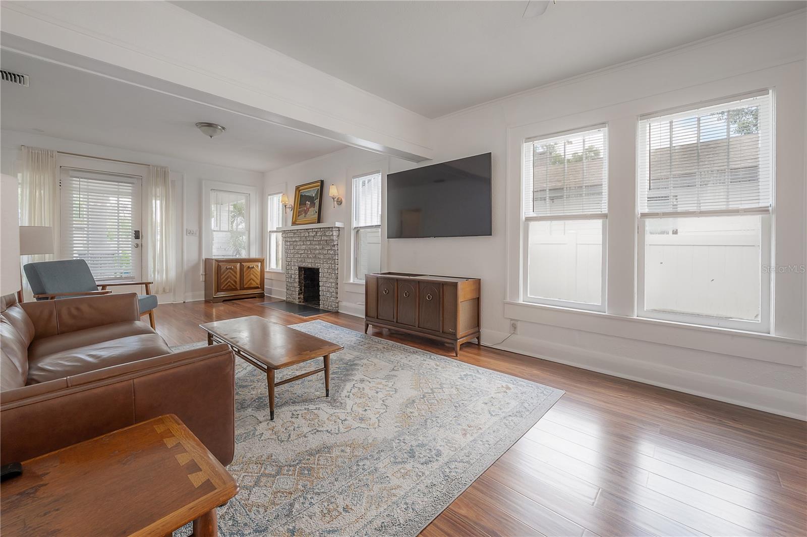 Image 5 of 18 For 207 Hiawatha Street