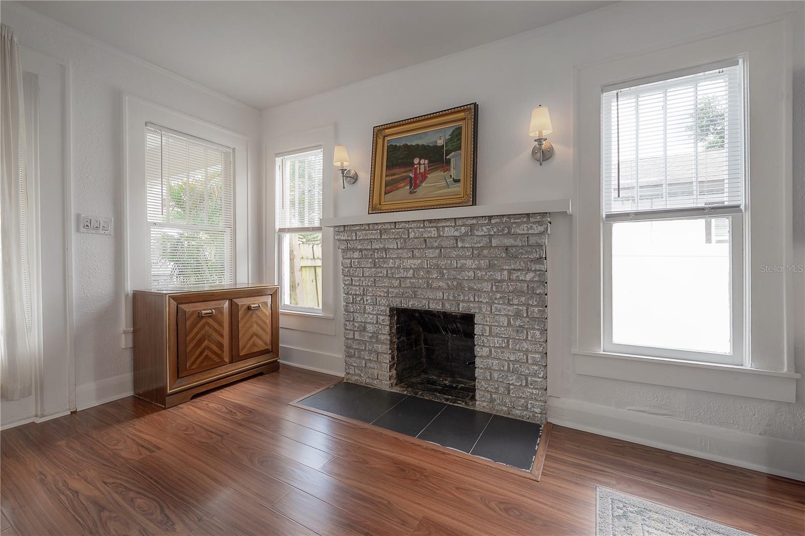 Image 7 of 18 For 207 Hiawatha Street