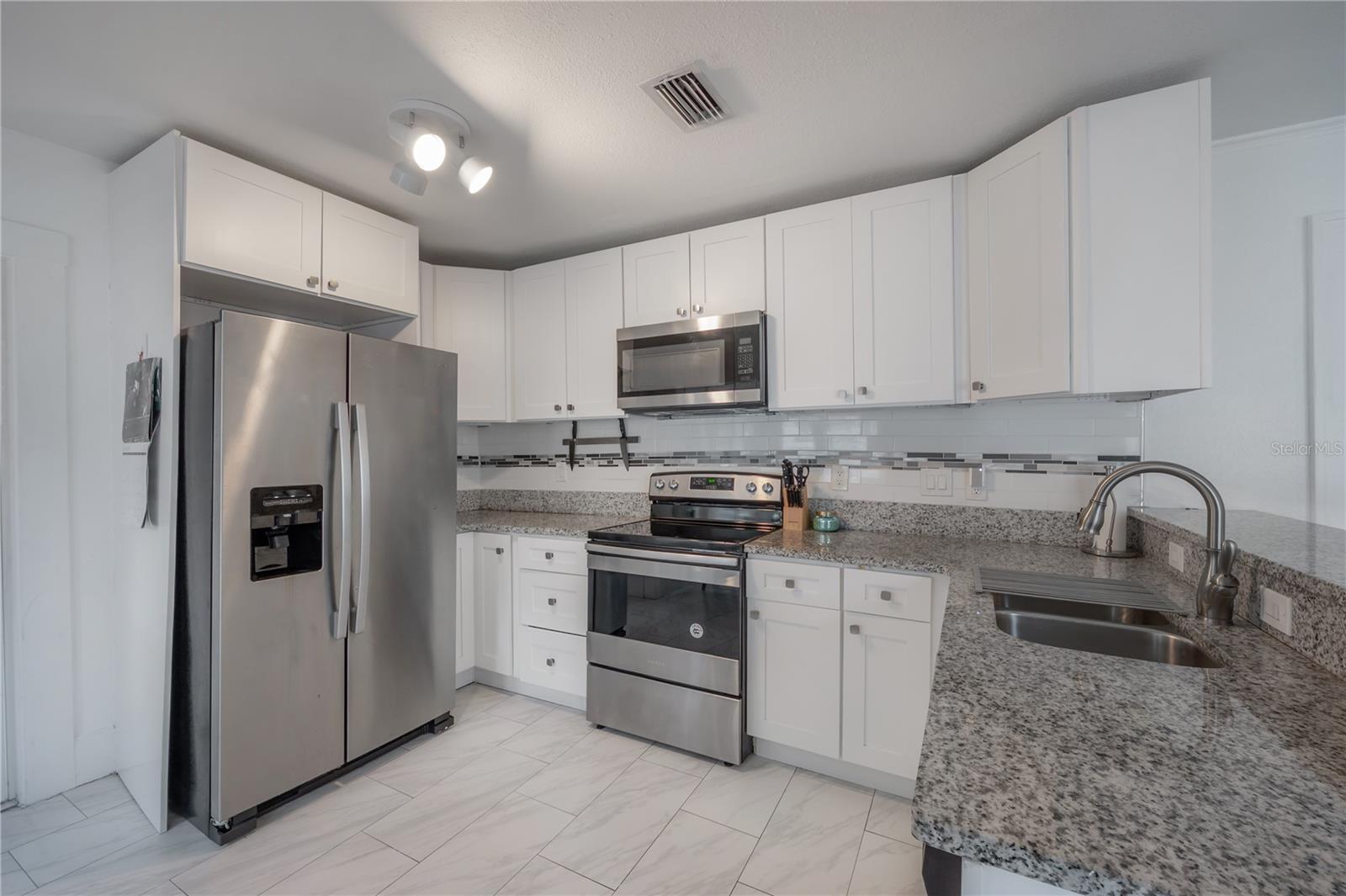 Image 9 of 18 For 207 Hiawatha Street