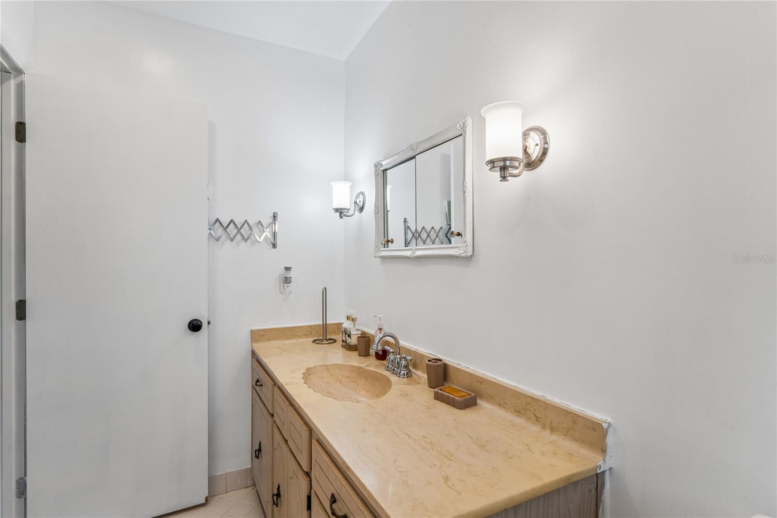 Image 16 of 29 For 1611 Lake Avenue 1