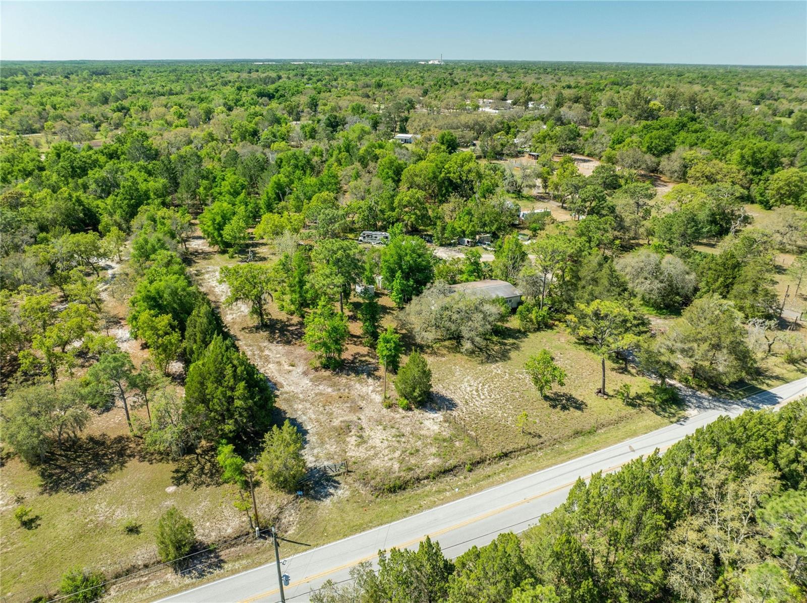 Listing photo id 11 for 07-24-18-0010-00000-0781