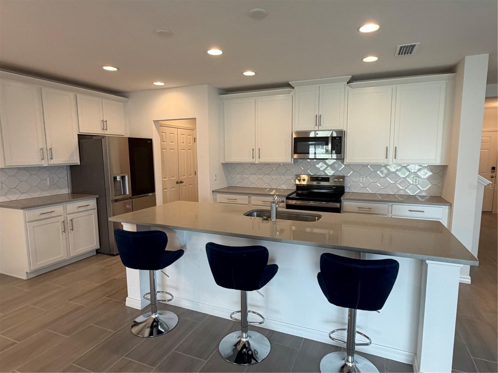 Image 14 of 35 For 406 North Boulevard E