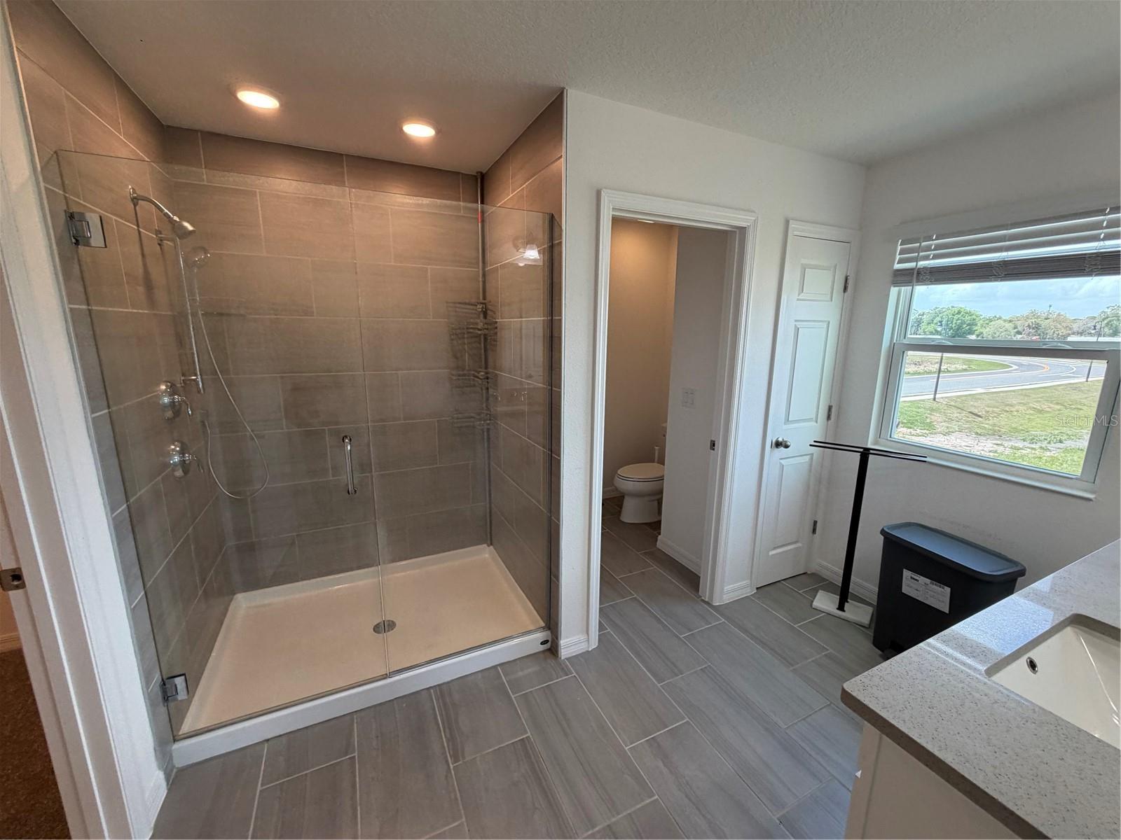 Image 23 of 35 For 406 North Boulevard E