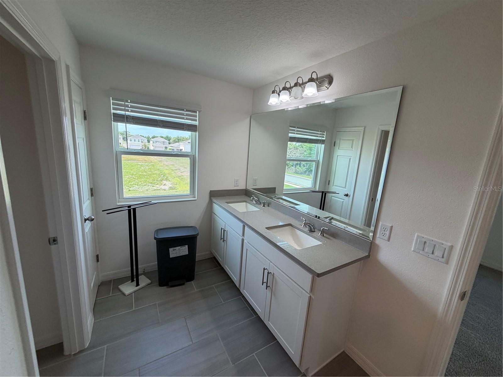 Image 25 of 35 For 406 North Boulevard E