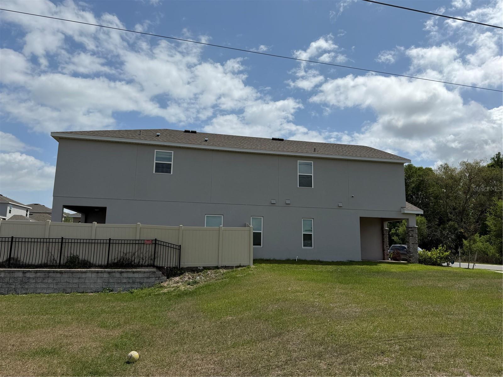 Image 3 of 35 For 406 North Boulevard E