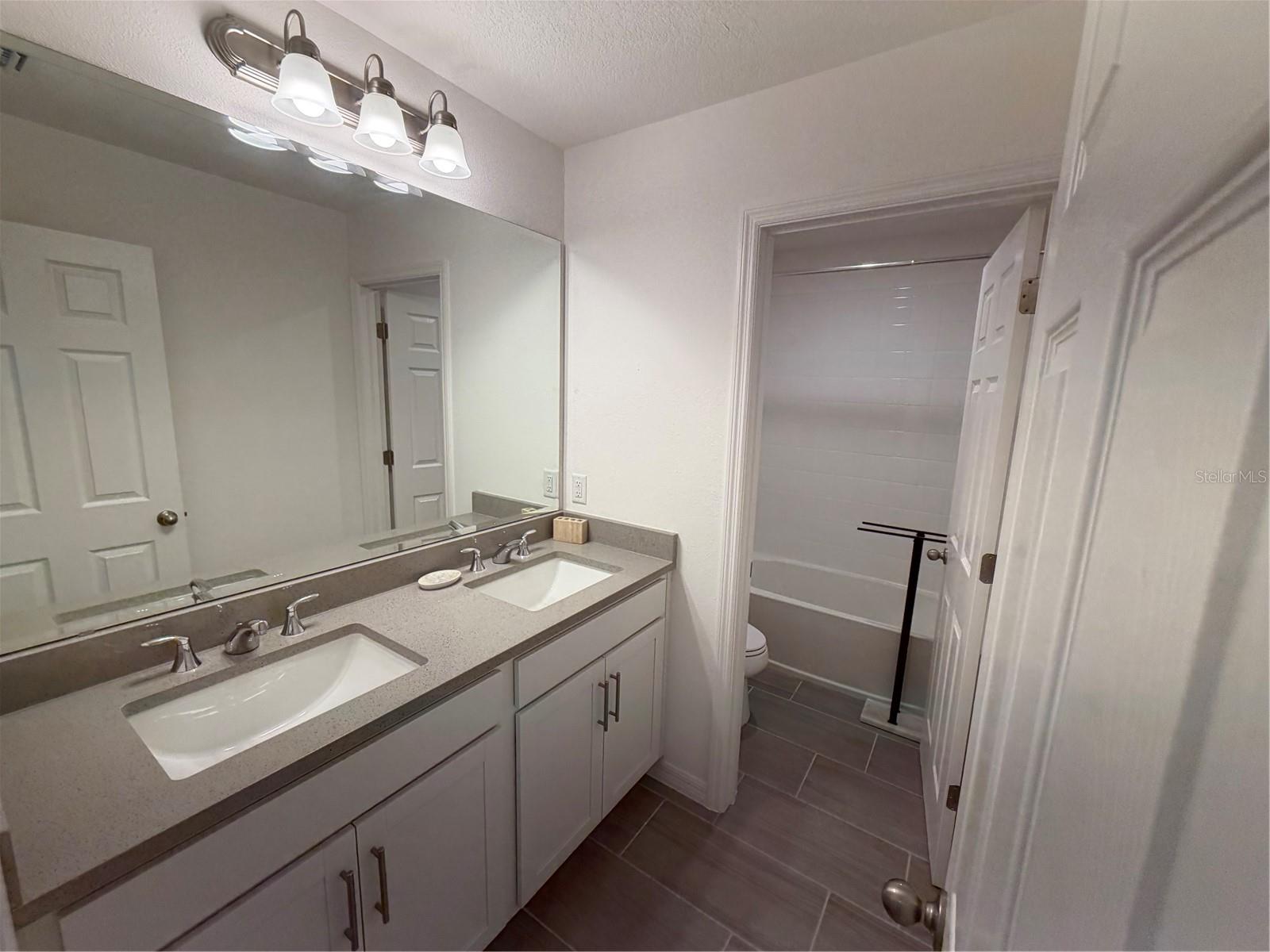 Image 32 of 35 For 406 North Boulevard E