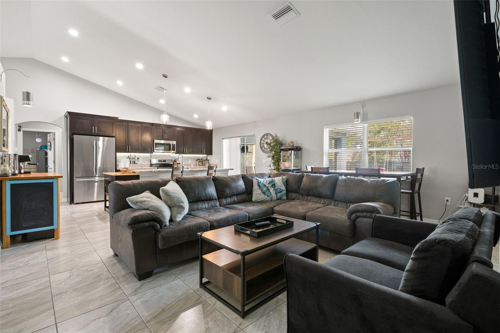 Image 14 of 39 For 12015 Phoenix Avenue