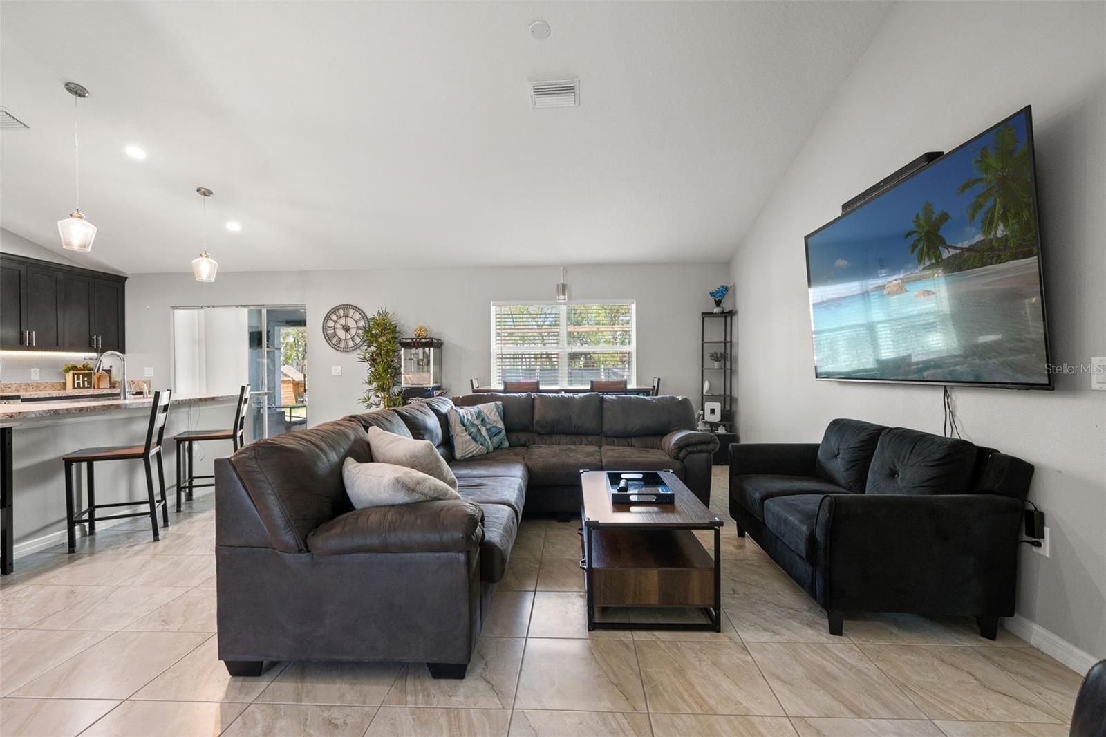 Image 15 of 39 For 12015 Phoenix Avenue