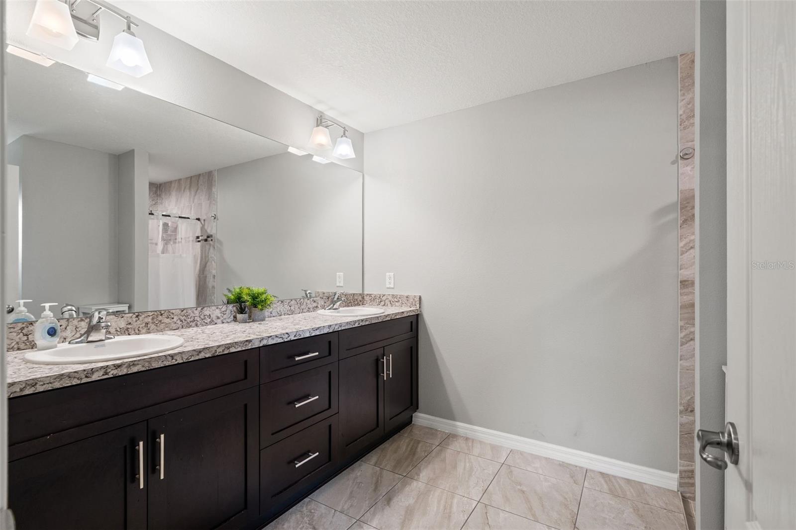 Image 20 of 39 For 12015 Phoenix Avenue