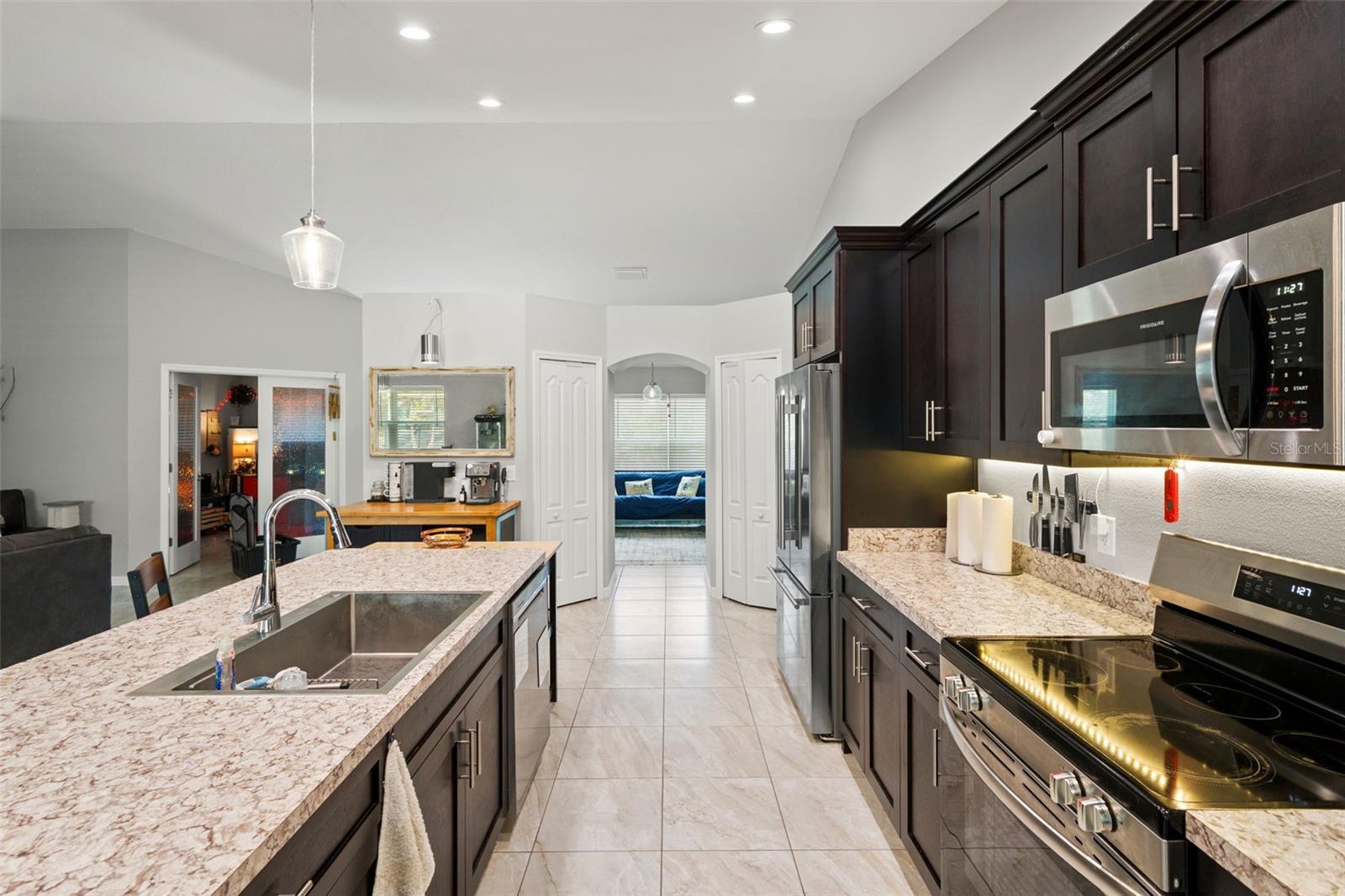 Image 8 of 39 For 12015 Phoenix Avenue