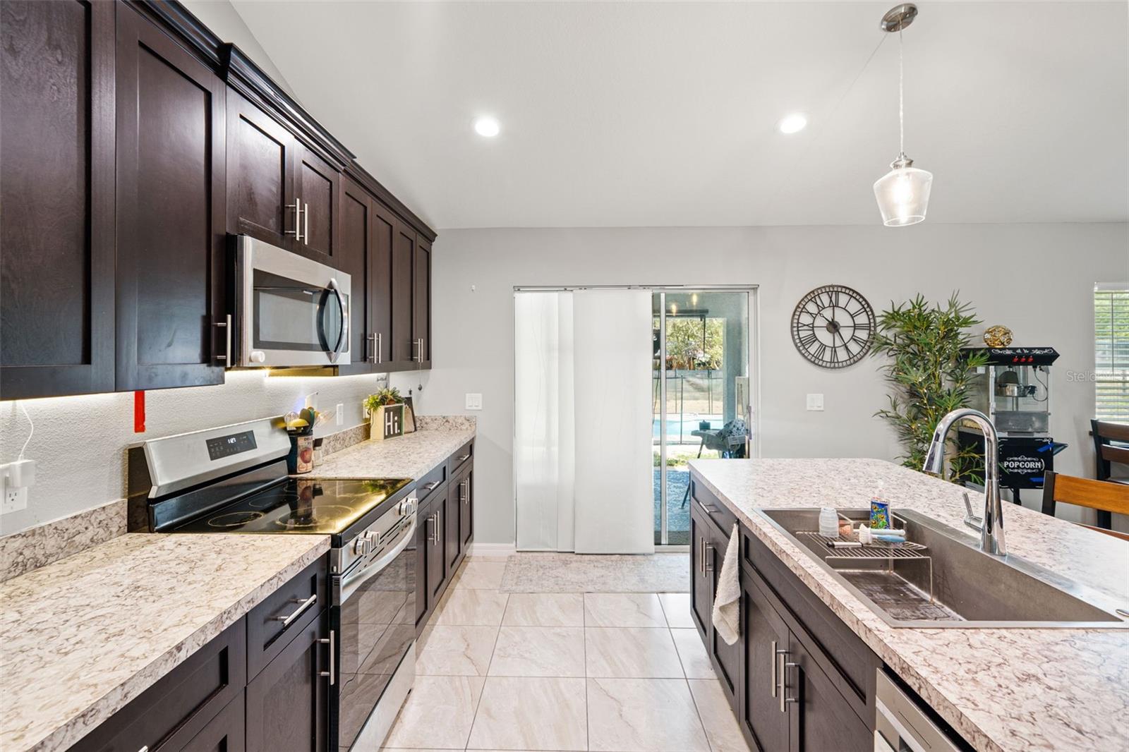 Image 9 of 39 For 12015 Phoenix Avenue