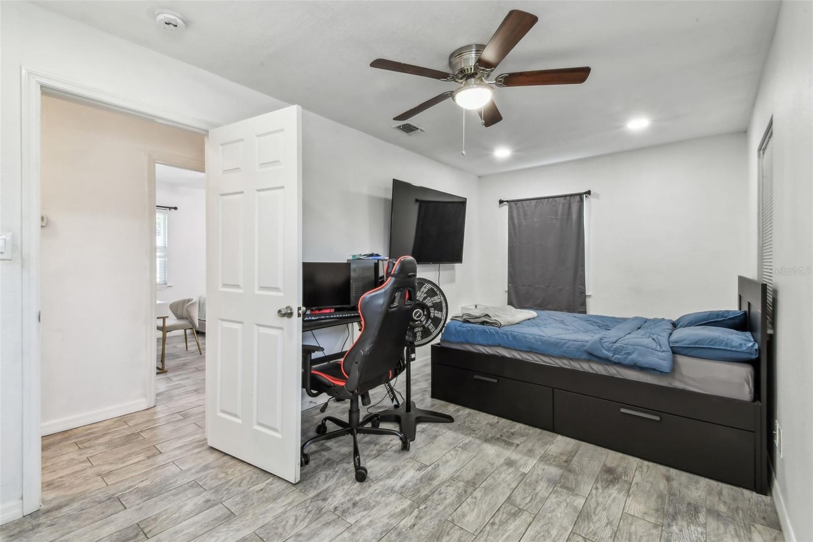 Image 22 of 69 For 4005 Tyson Avenue