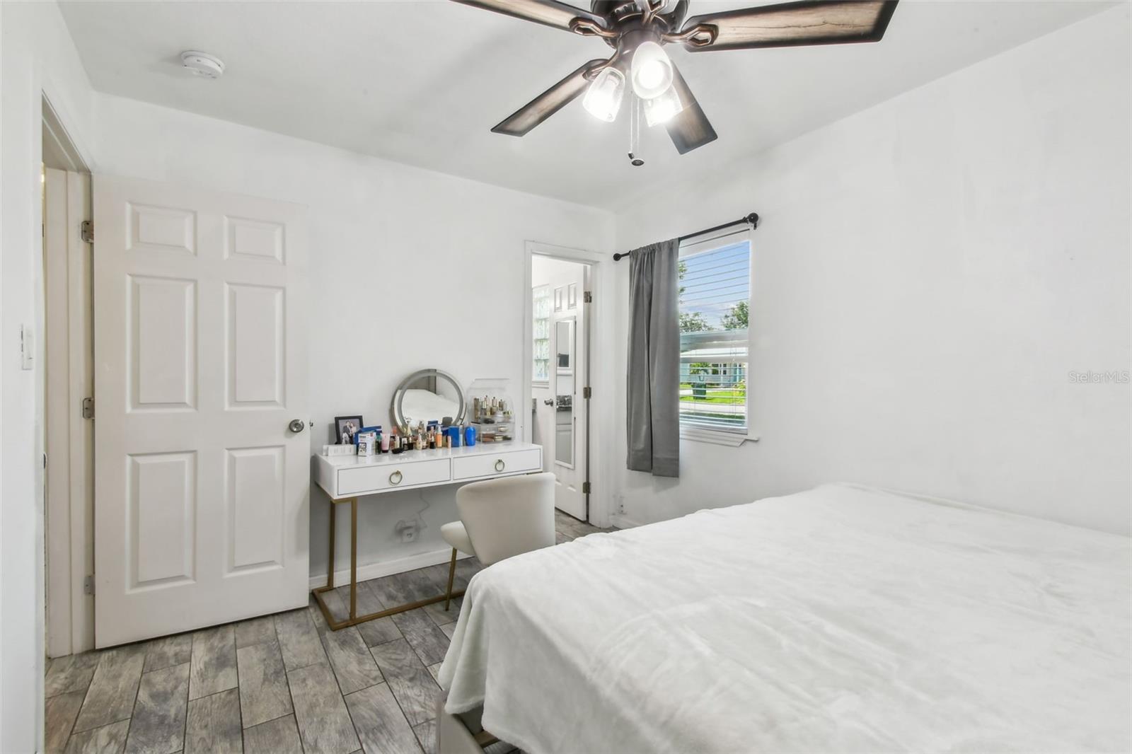 Image 24 of 69 For 4005 Tyson Avenue