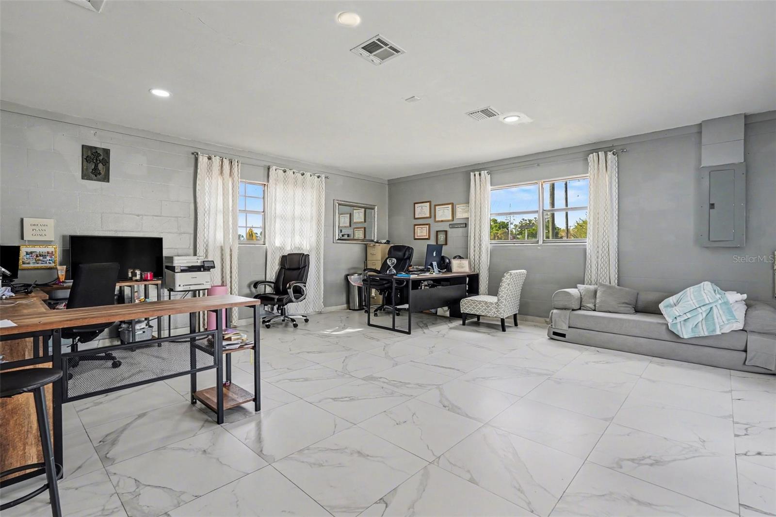 Image 15 of 37 For 3101 Kings Avenue