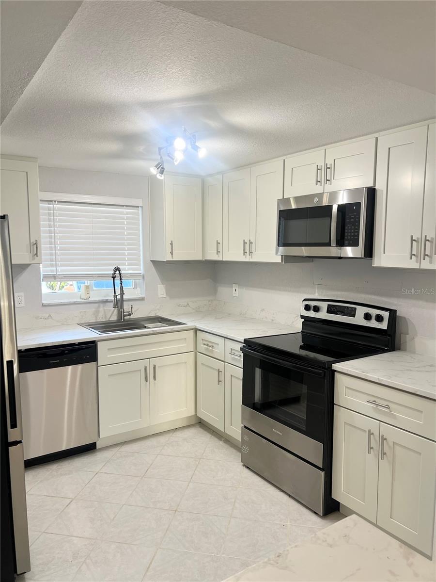 Image 2 of 19 For 4550 Overlook Drive Ne 156