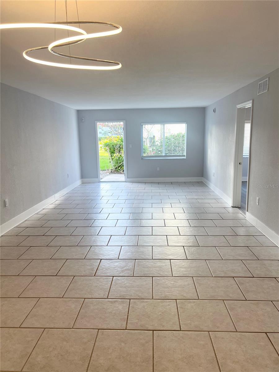 Image 5 of 19 For 4550 Overlook Drive Ne 156