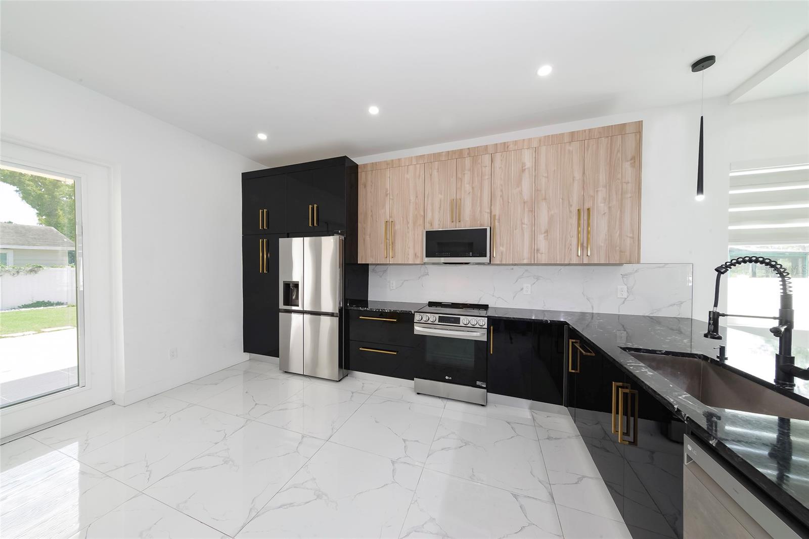 Image 16 of 57 For 902 Sligh Avenue