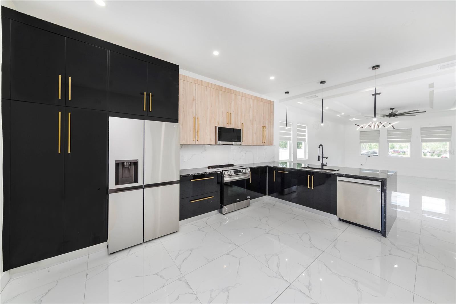 Image 18 of 57 For 902 Sligh Avenue