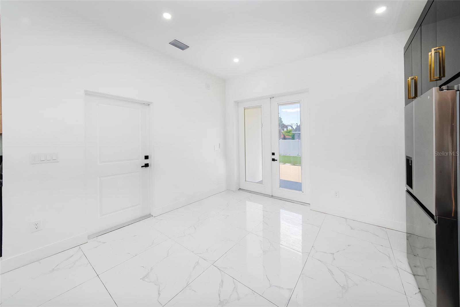 Image 19 of 57 For 902 Sligh Avenue