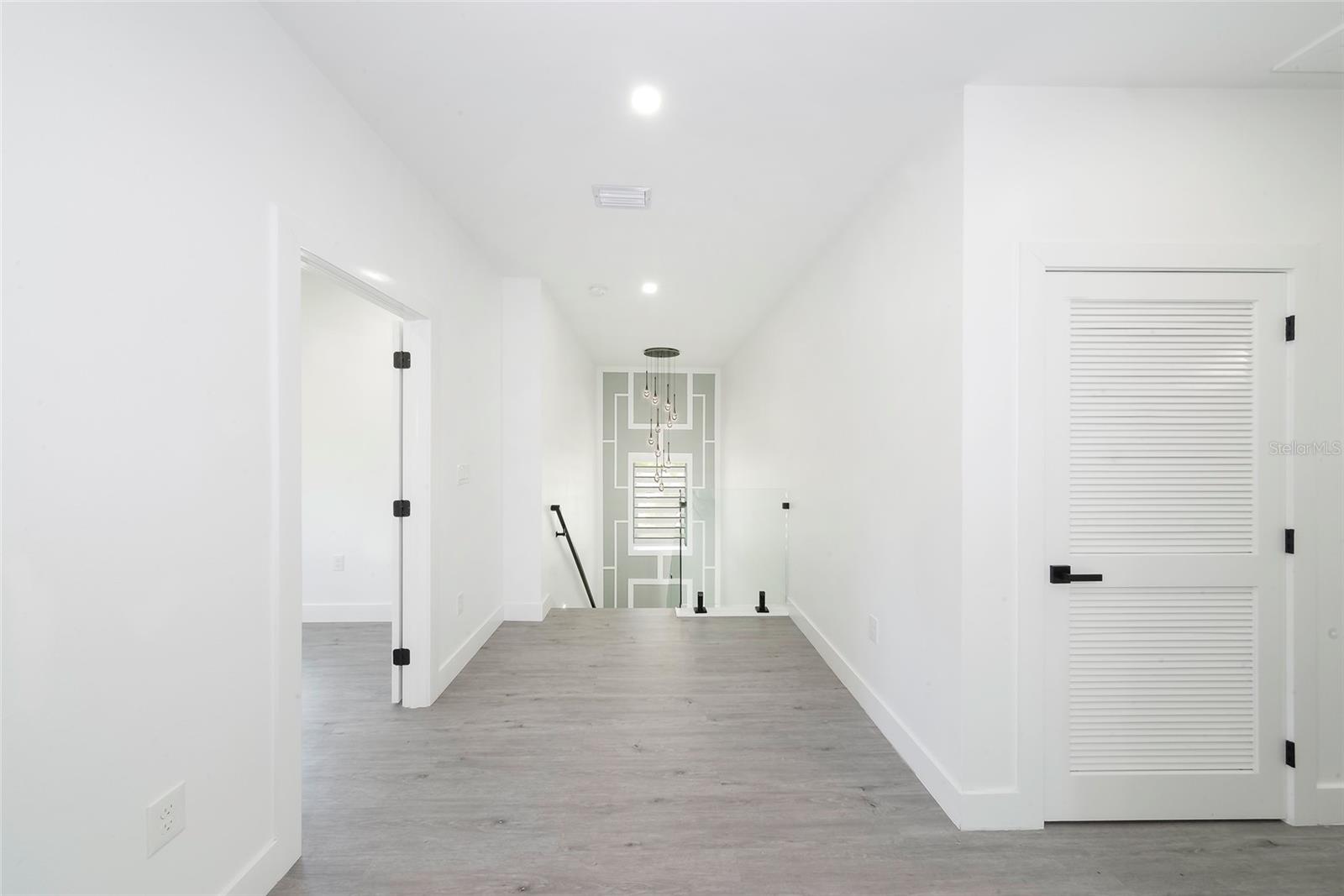 Image 23 of 57 For 902 Sligh Avenue