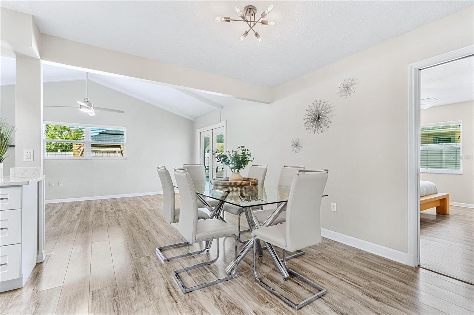 Listing photo id 8 for 5127 Caesar Way S