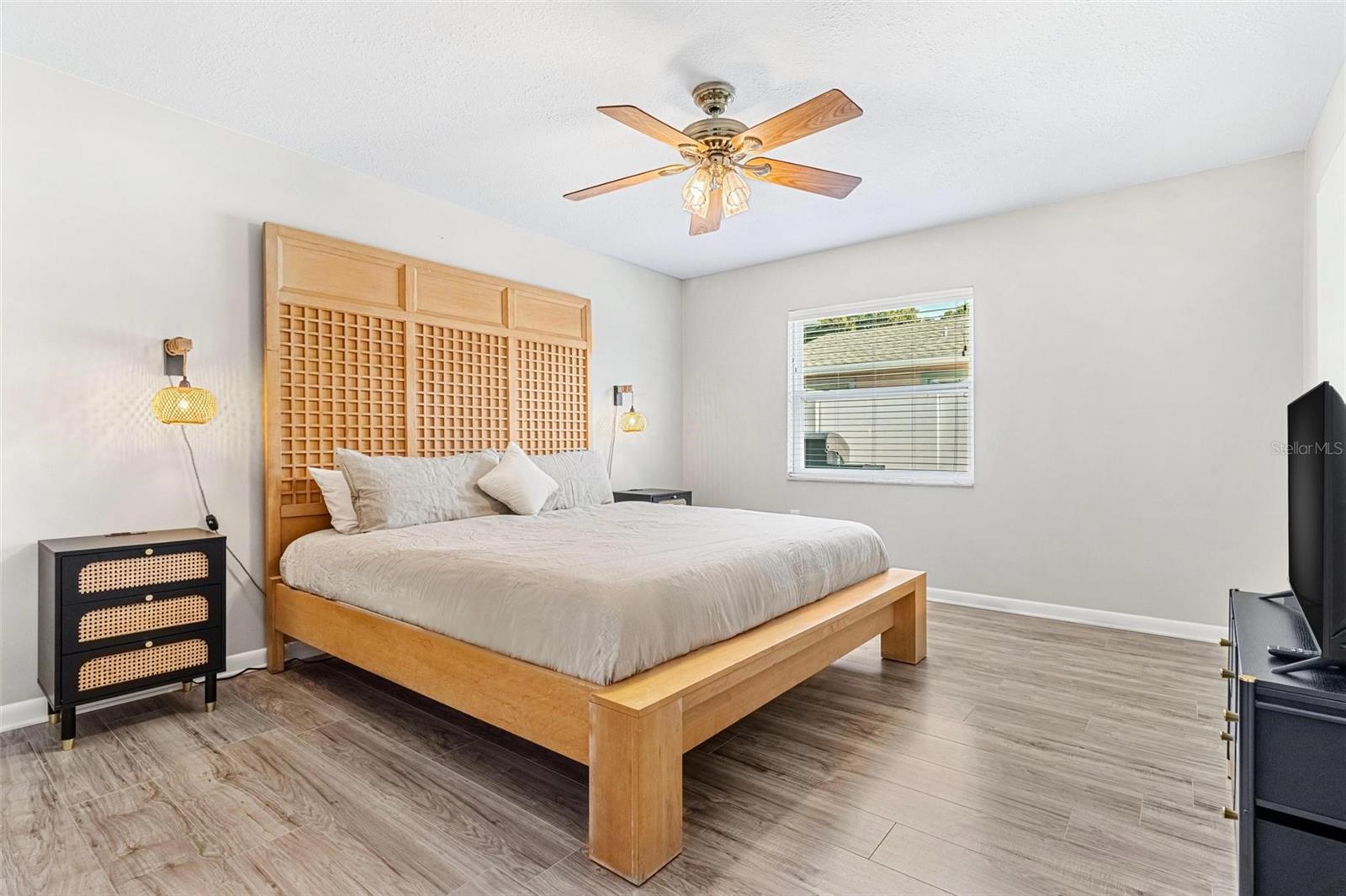 Listing photo id 13 for 5127 Caesar Way S