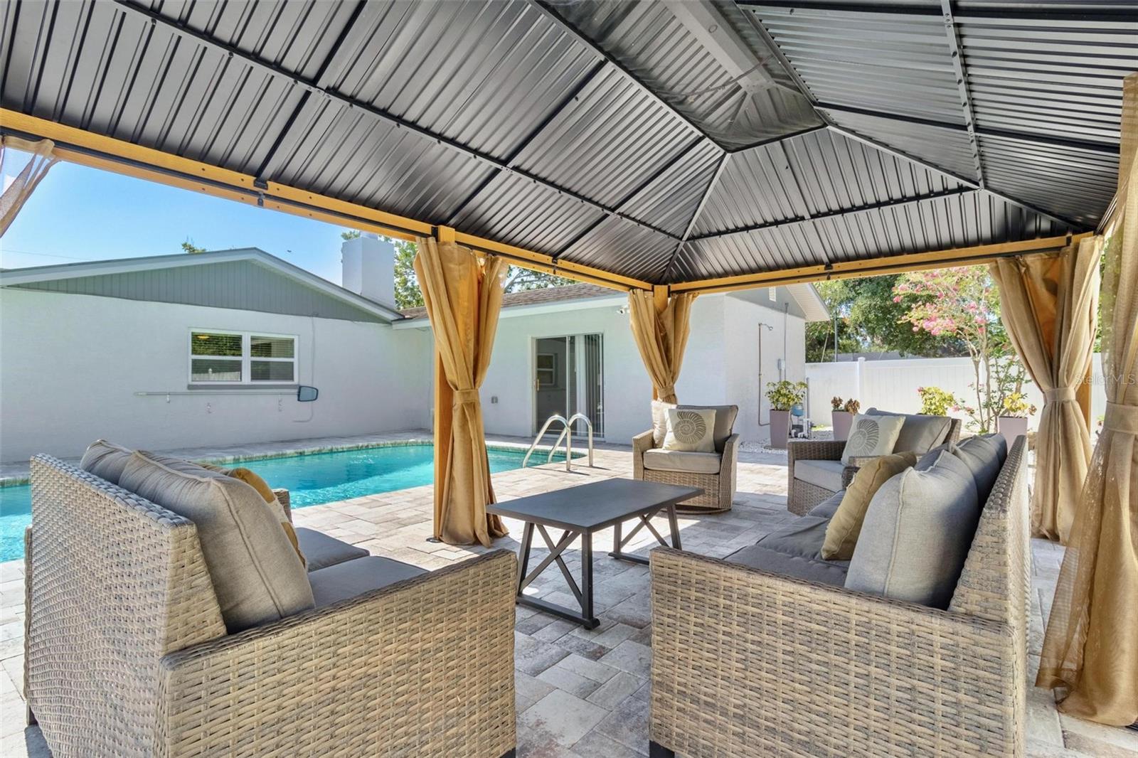 Listing photo id 1 for 5127 Caesar Way S