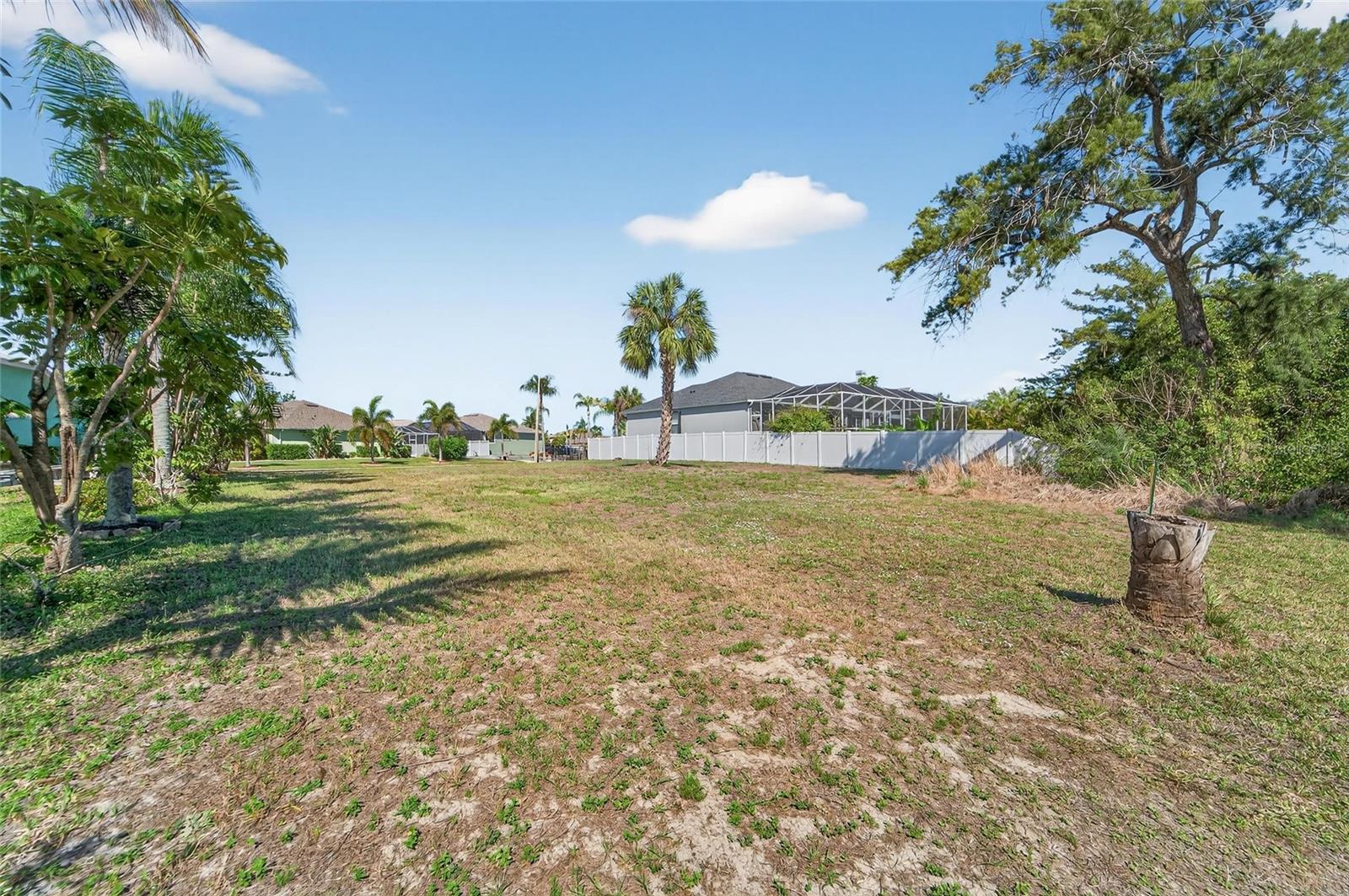 Listing photo id 8 for 806 Greenview Drive