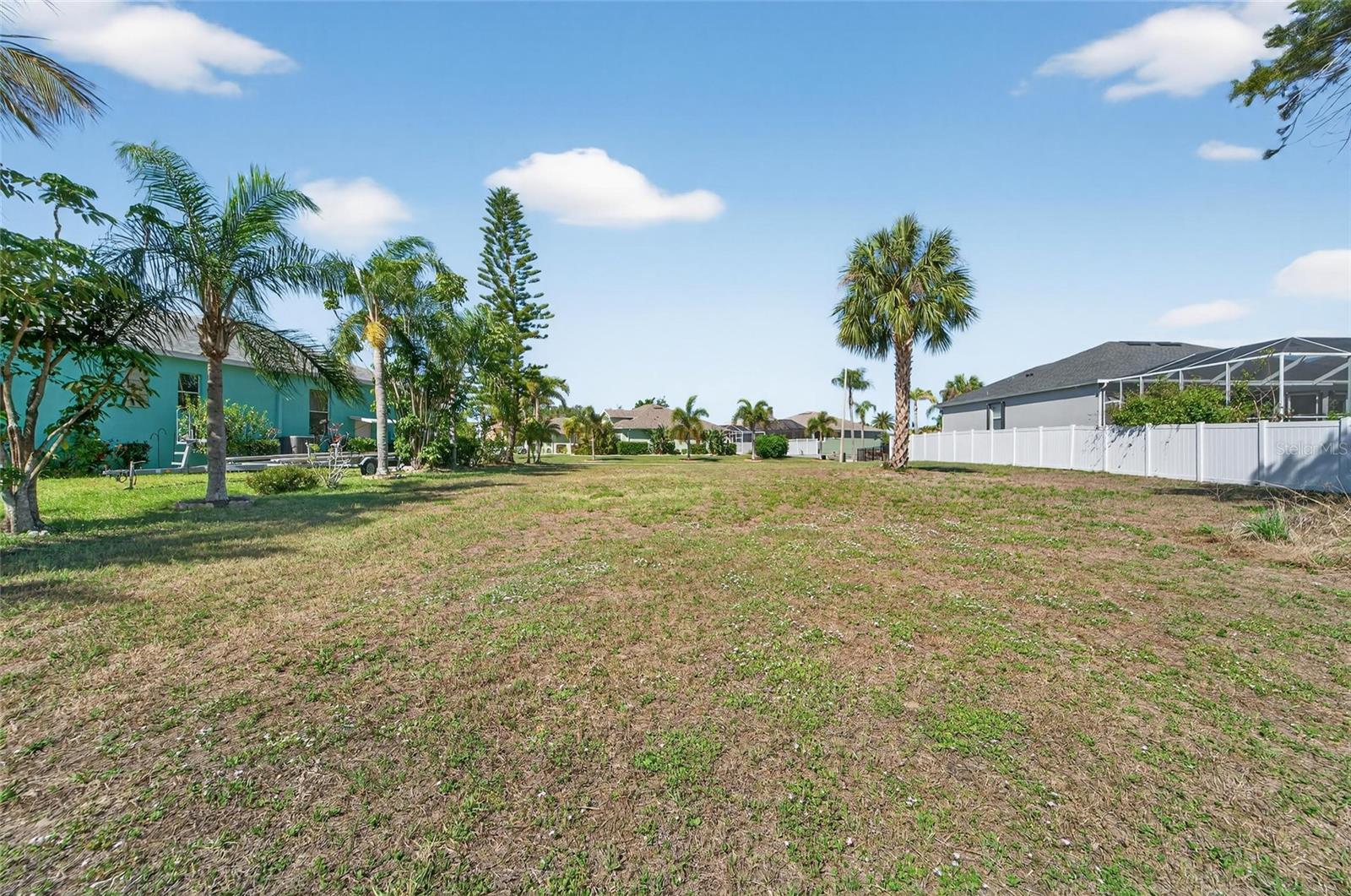 Listing photo id 9 for 806 Greenview Drive