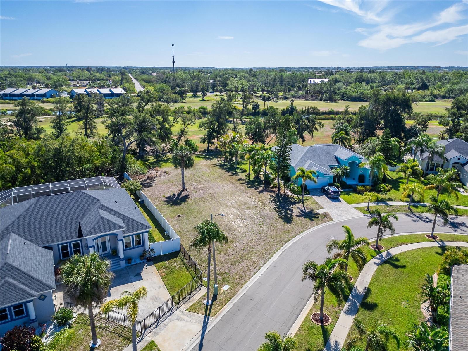 Listing photo id 11 for 806 Greenview Drive