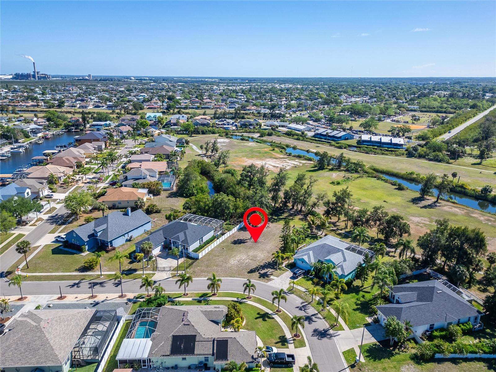 Listing photo id 14 for 806 Greenview Drive