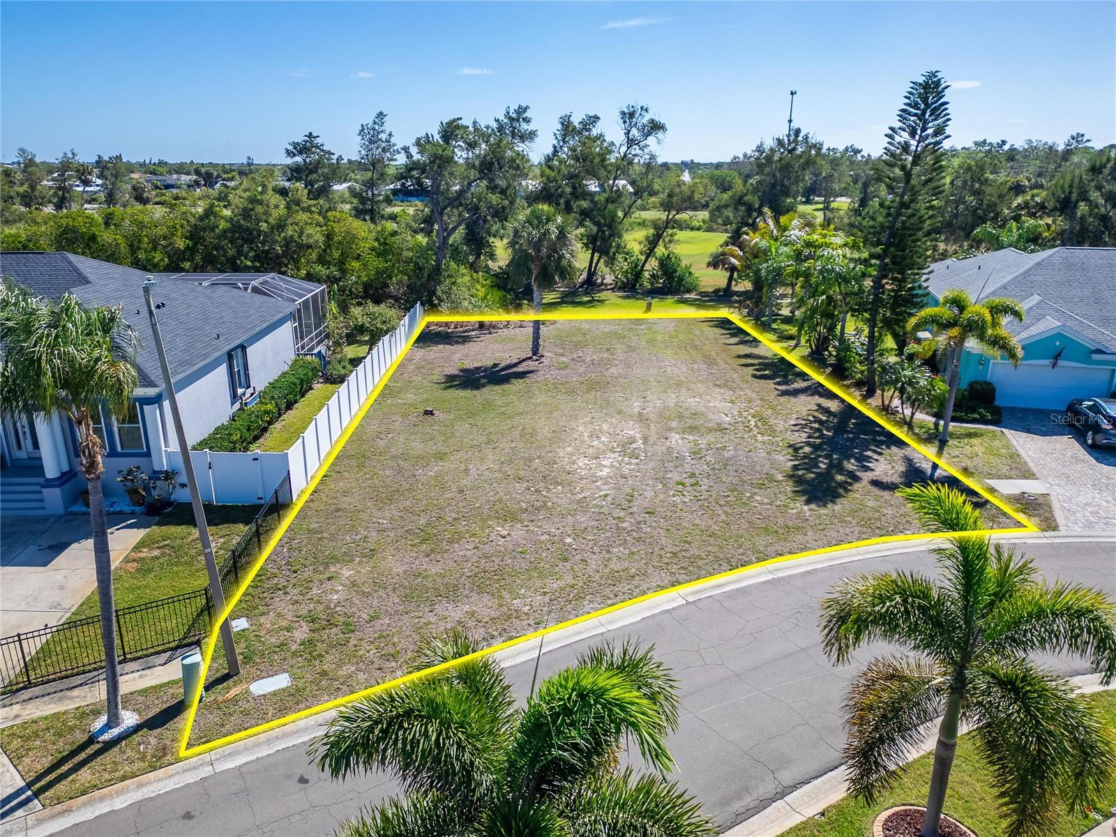 Listing photo id 15 for 806 Greenview Drive