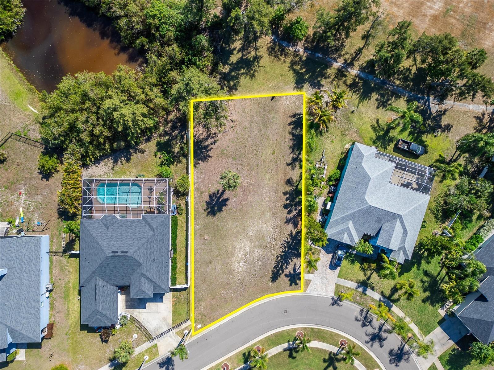 Listing photo id 18 for 806 Greenview Drive