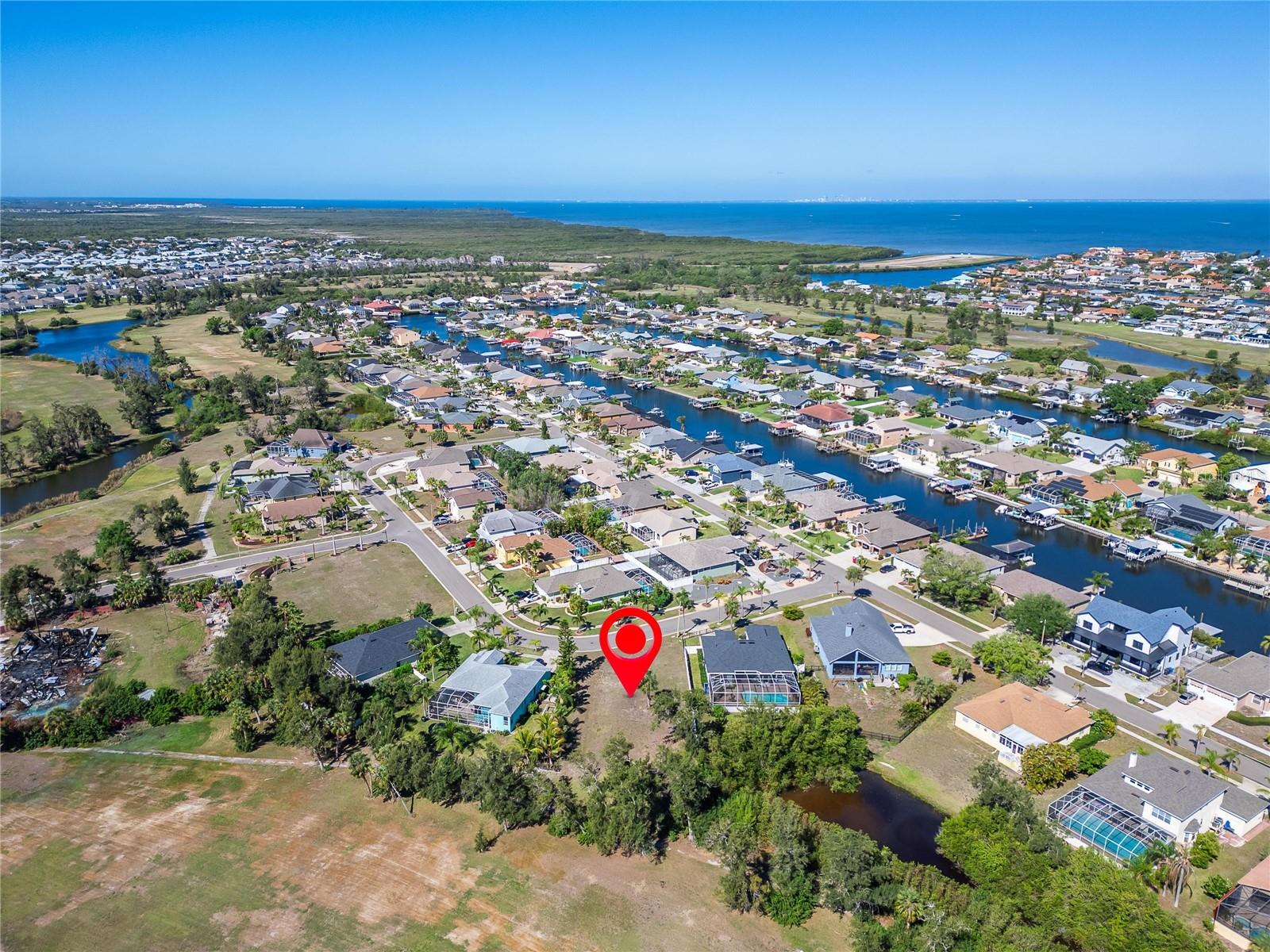 Listing photo id 20 for 806 Greenview Drive