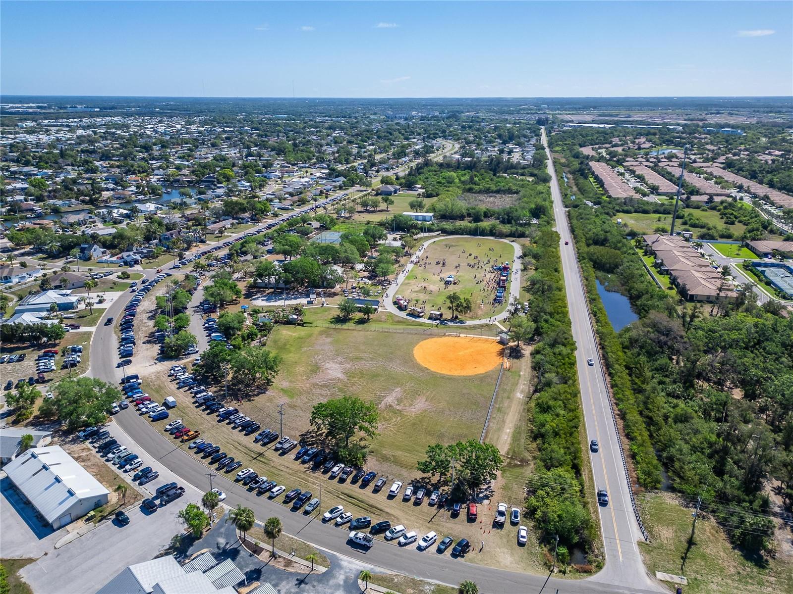 Listing photo id 21 for 806 Greenview Drive