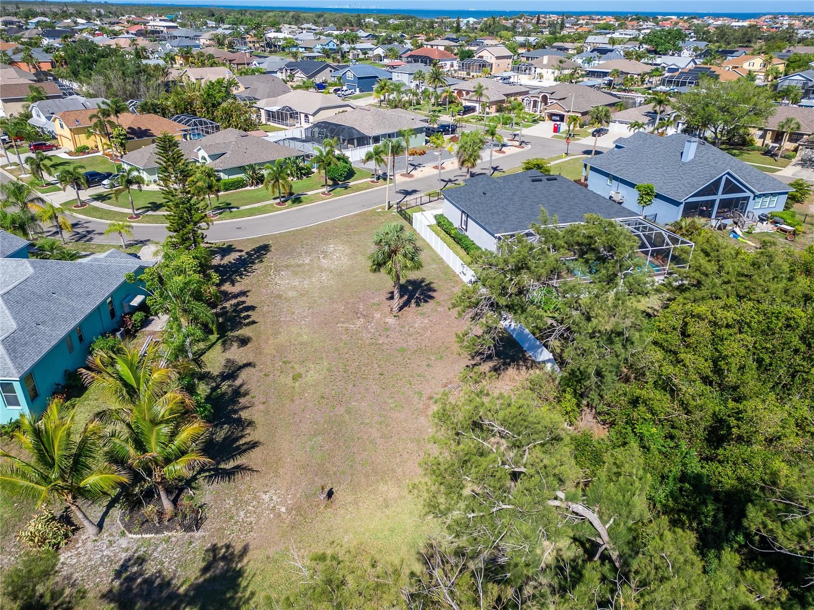 Listing photo id 29 for 806 Greenview Drive