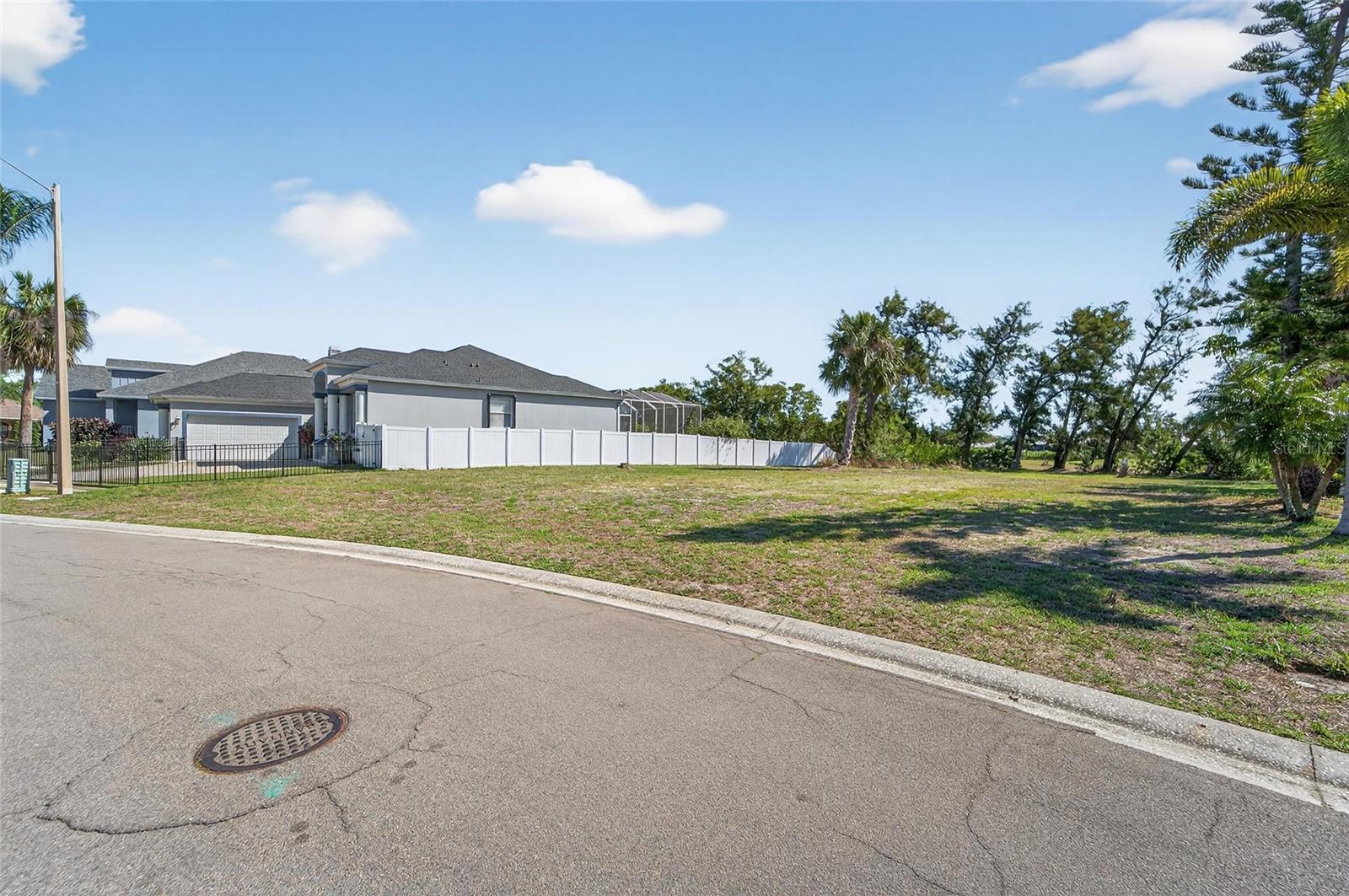 Listing photo id 4 for 806 Greenview Drive