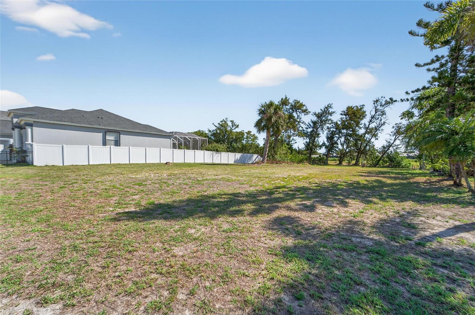 Listing photo id 5 for 806 Greenview Drive