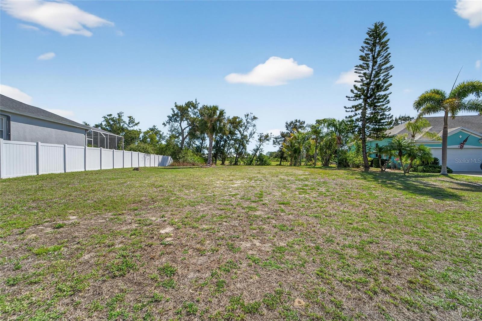 Listing photo id 6 for 806 Greenview Drive