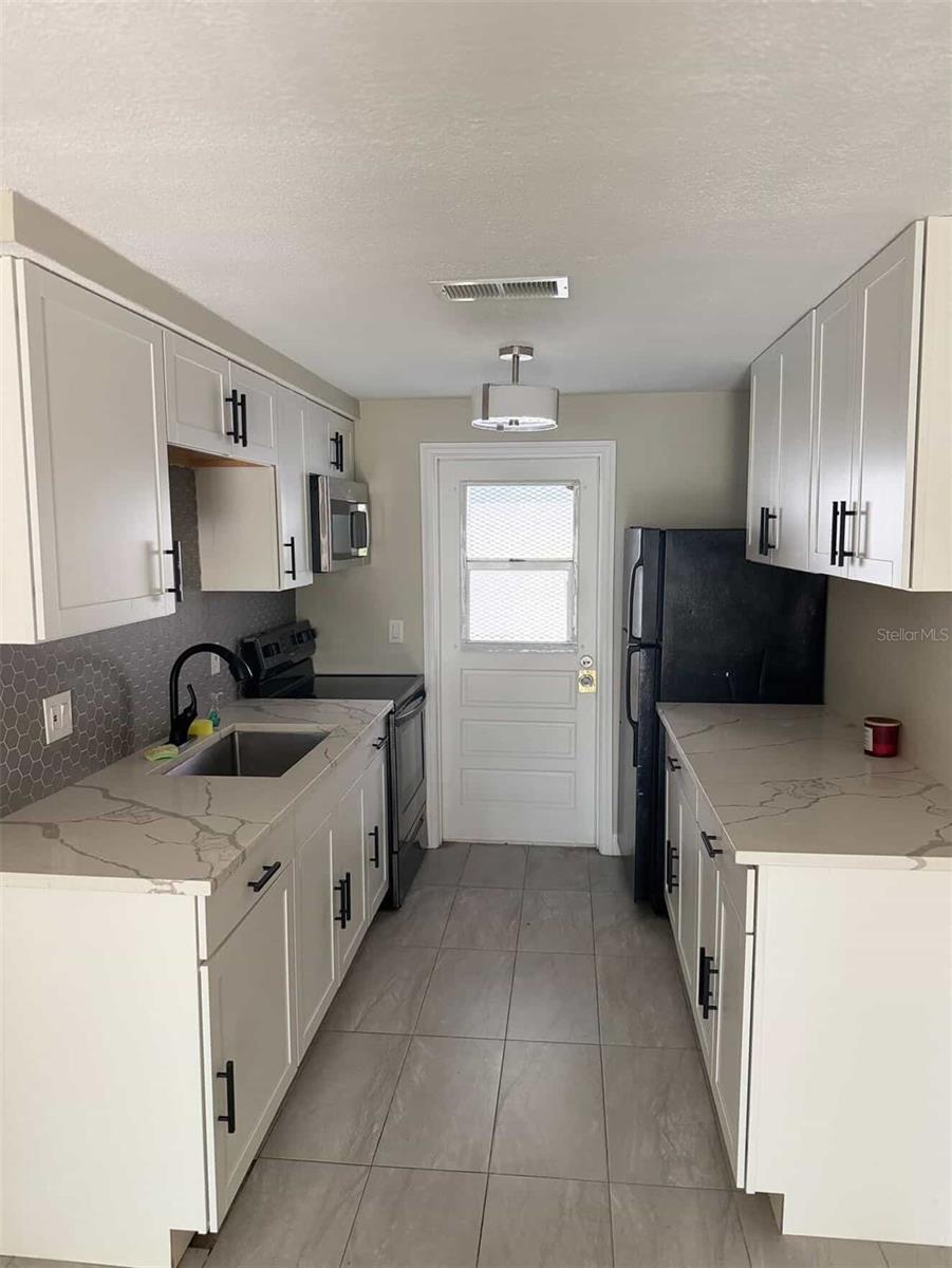 Listing photo id 1 for 1502 Sewaha Street